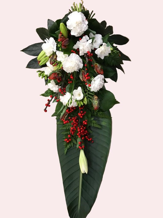 Barebuket – White Carnations & Red Berries