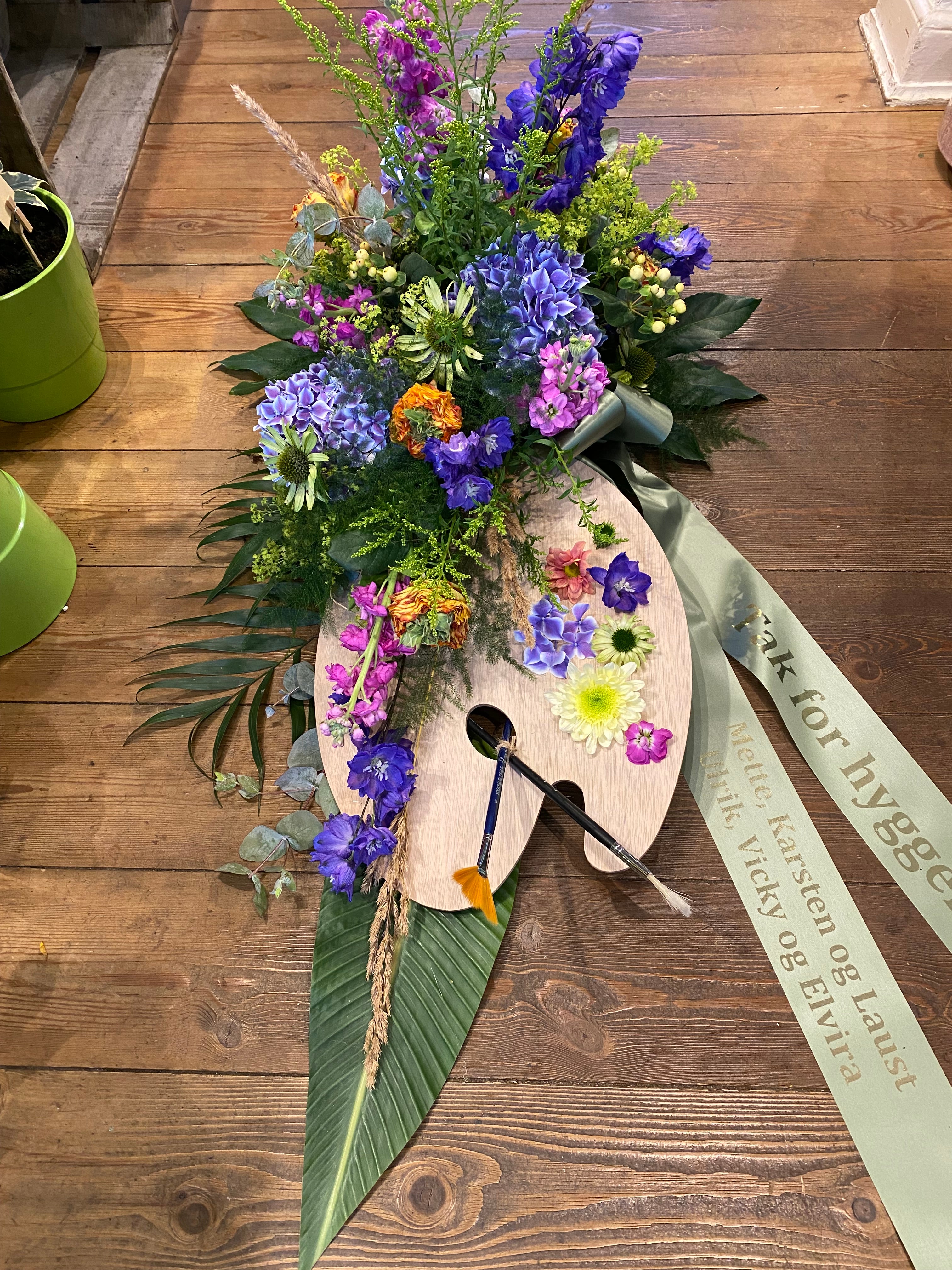 Båreekoration – Blå &amp; Lilla hyldest til en kunstner